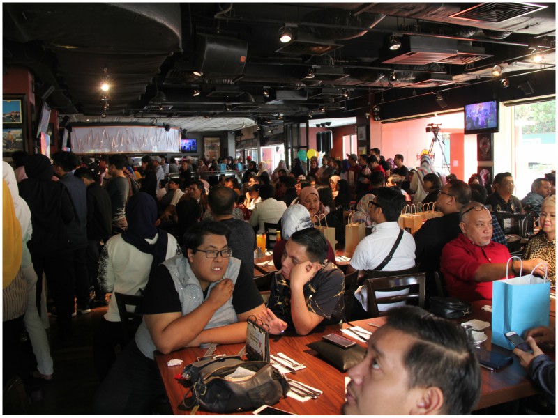 17 Eleven Music Amylea dan Kaer tak sangka showcase dibanjiri lebih 400 penonton